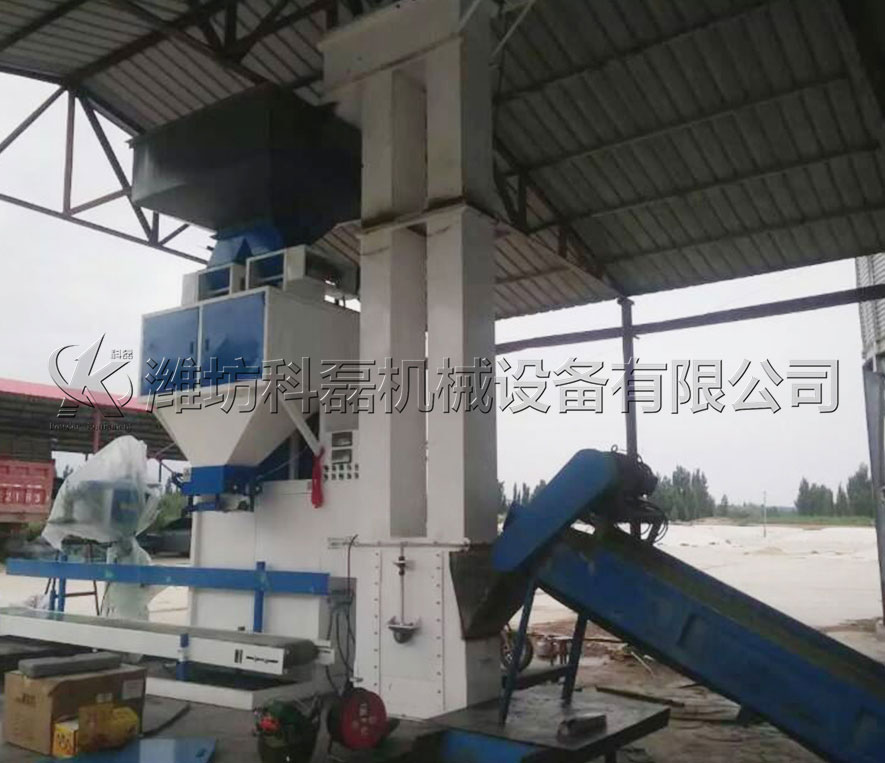 济宁客户有机肥输送、提升、双料斗包装秤使用案例 第1张