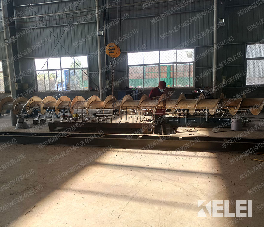 科磊螺旋输送机绞龙焊接车间 第1张